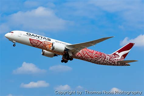 Qantas flight QF2527 .